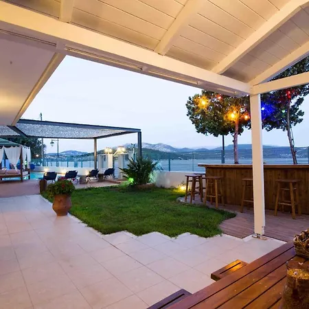 Villa Salty Breeze Beach Front Villa&Flat Lygia (Lefkada)