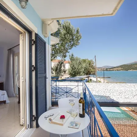 Salty Breeze Beach Front Villa&Flat Lygia (Lefkada)