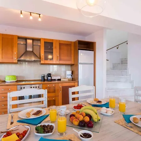 Salty Breeze Beach Front Villa&Flat Lygia (Lefkada)